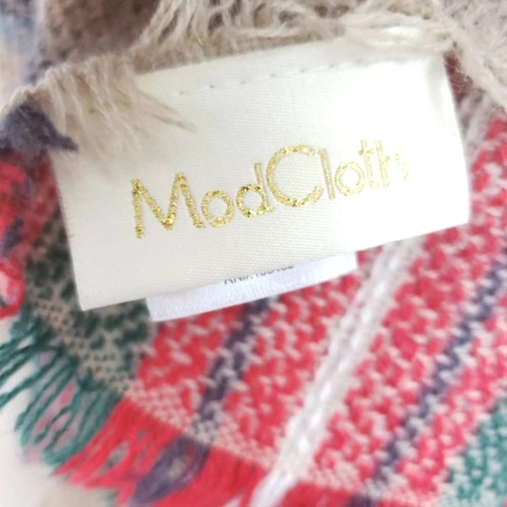 ModCloth Blanket Scarf - Picture 3 of 4